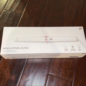 Never opened T3 SinglePass wave curling